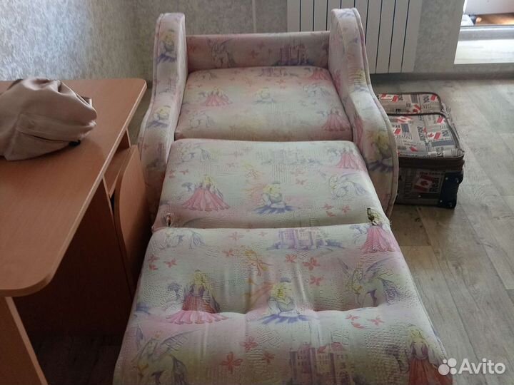 Письменный стол и кресло б/у