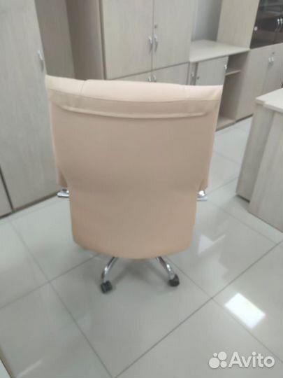 Компьютерное кресло белое бу