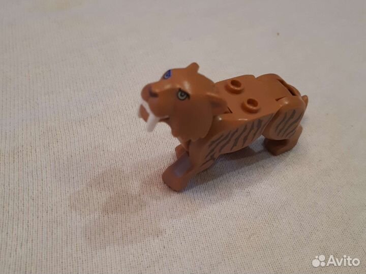 Лего фигурка саблезубый тигр