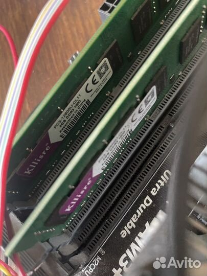 Материнская плата с процессором и памятью