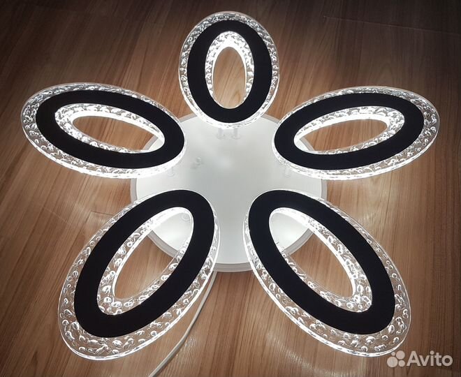 Светодиодная люстра 8080/5 WHT