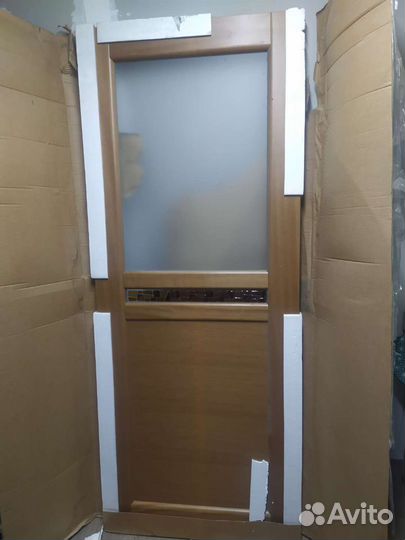 Дверь деревянная со стеклом и фреской 200х80см