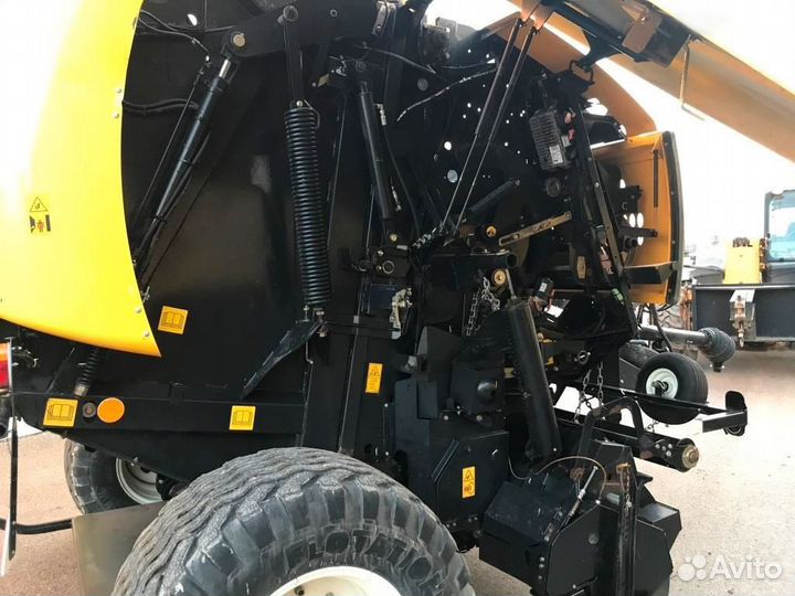 Пресс-подборщик New Holland Roll-Belt 150, 2015