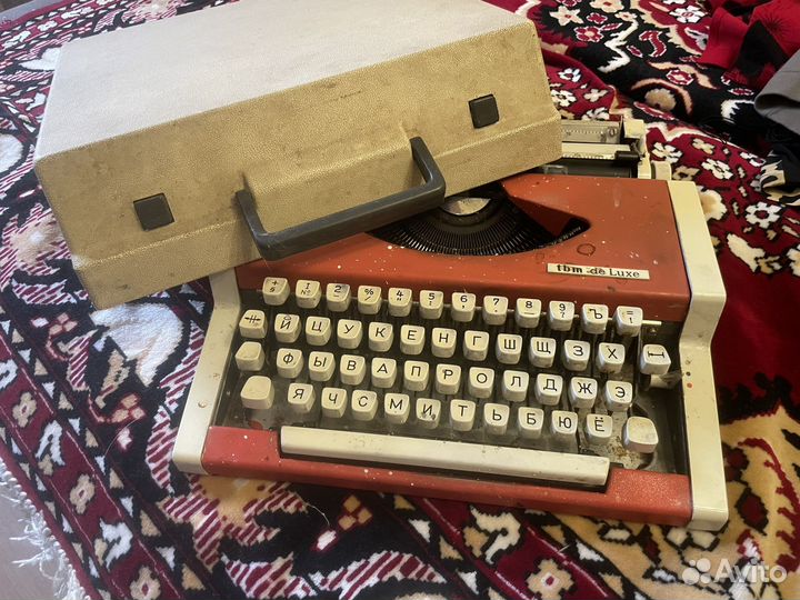 Пишущая печатная машинка Unis