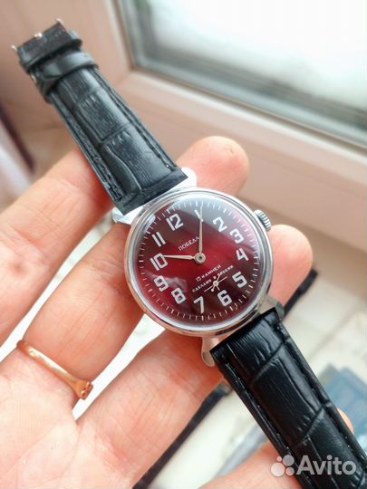 Часы винтажные победа в состоянии новых