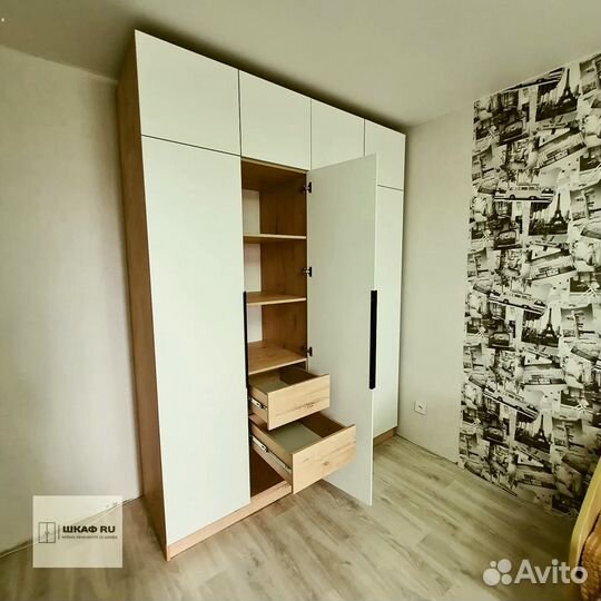 Современный распашной шкаф