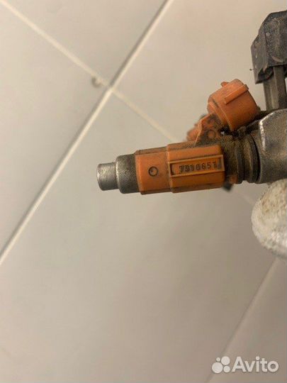 Топливная рампа с форсунками Mitsubishi Lancer 9