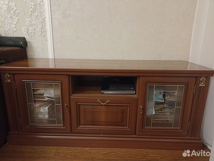 Тумба под тв из массива б/у