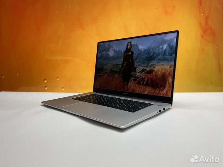 Ноутбук Huawei MateBook 15 / Core i5 / SSD