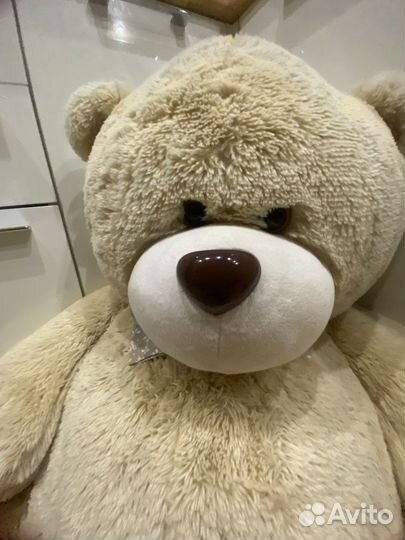 Большой плюшевый мишка