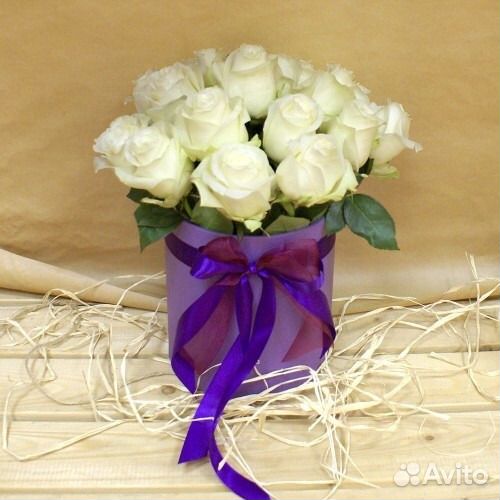 15 белых роз,цветы в коробке