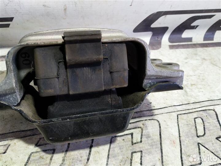 Подушка двигателя левая Volkswagen Passat B7 1.4