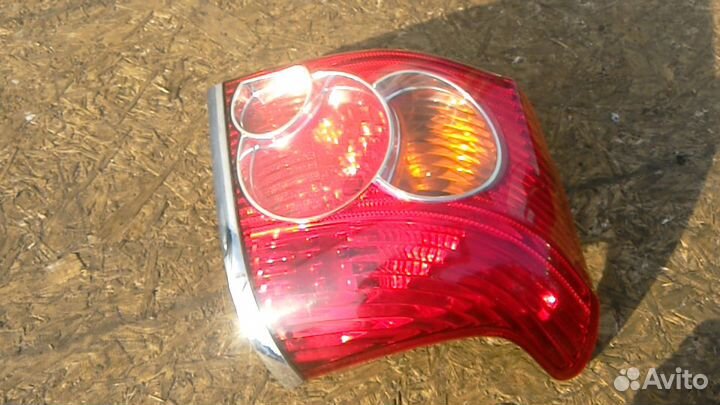 Фонарь 8155105140 Toyota Avensis T25 (2003-2008)