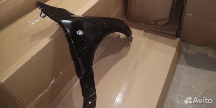 Крыло переднее правое