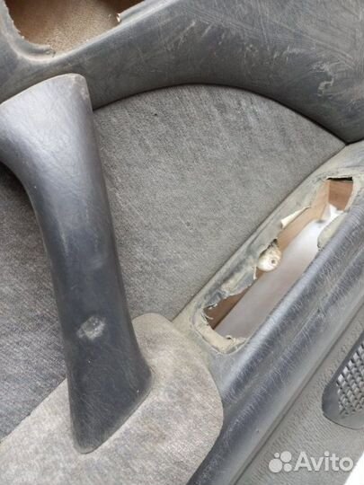 Обшивка боковой двери задняя левая Toyota Crown