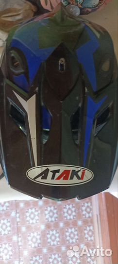 Кроссовый шлем атаки