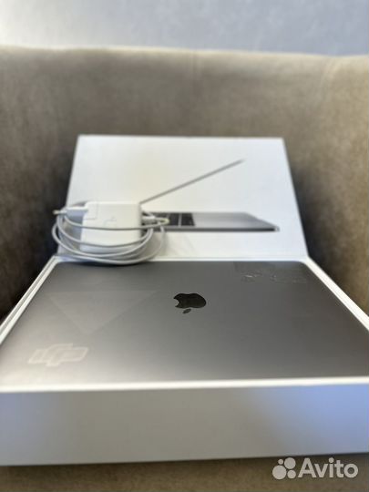 Macbook pro 13 2017 8/128