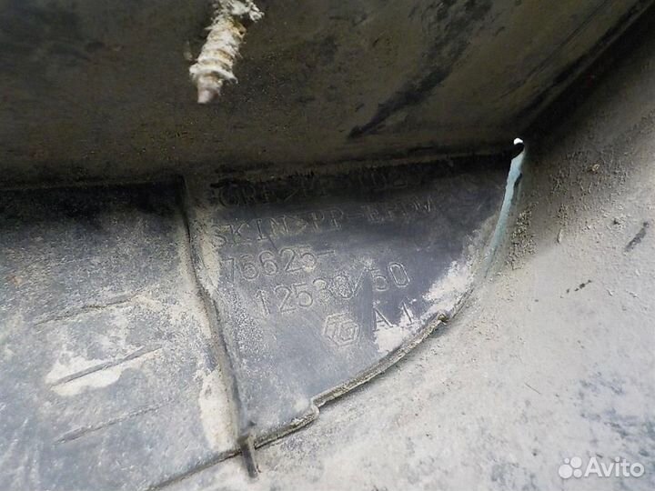 Брызговик задний правый Toyota Corolla (E150) 200