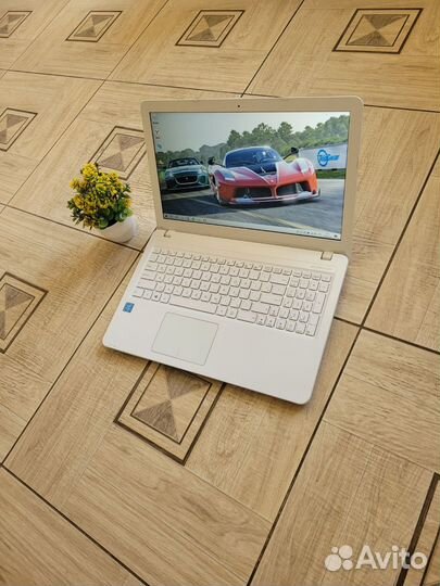 Мощный стильный 4ядра/4GB/SSD-256/15,6