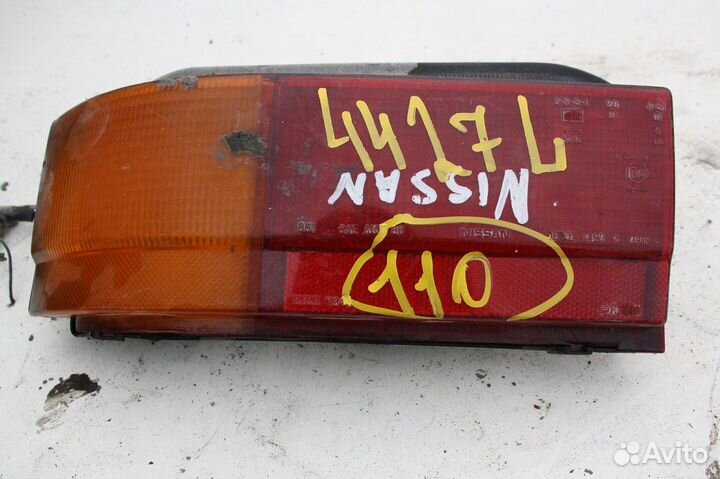 Стоп-сигнал nissan prairie M11 левый