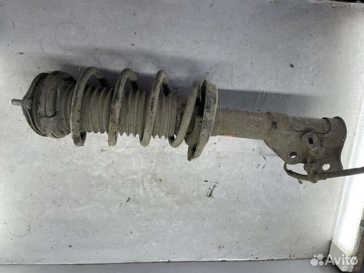 Амортизатор передний Honda Civic 4D