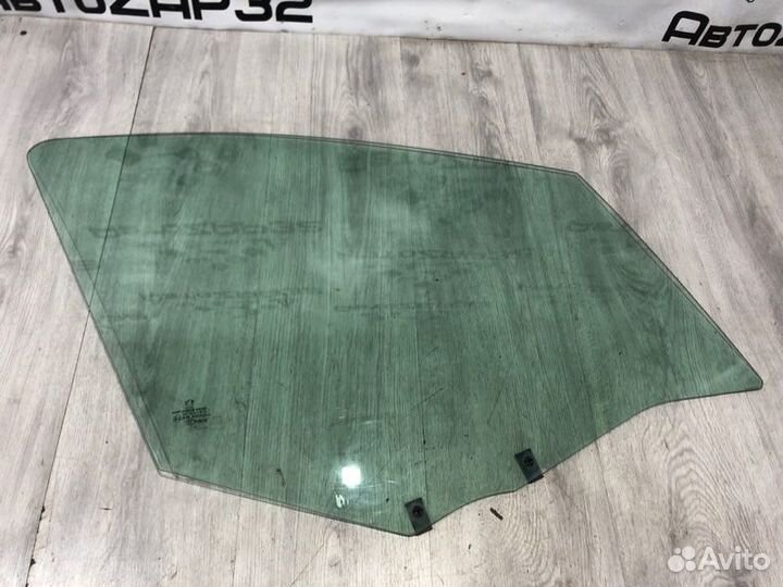 Стекло двери переднее правое Peugeot 308 EP6 2010