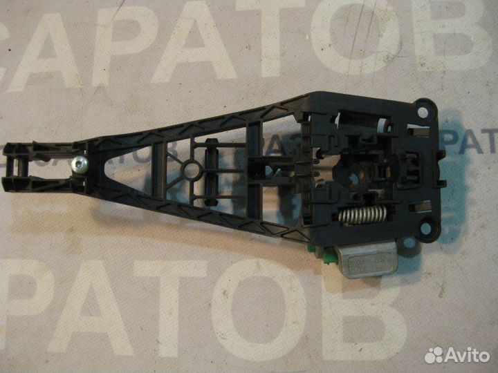 Кронштейн ручки двери передний правый Opel Corsa