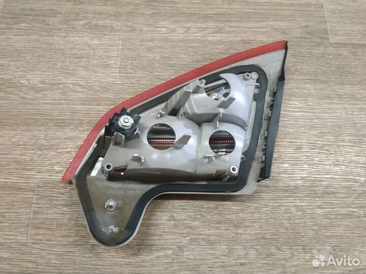 Фонарь задний внутренний левый Ford Mondeo 4