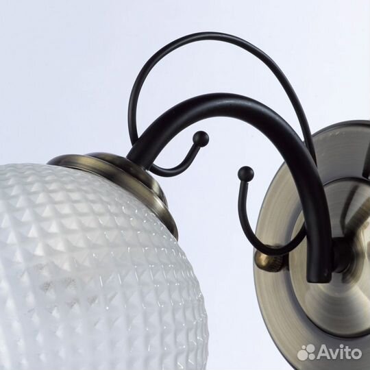 Бра настенный металлический со стеклом