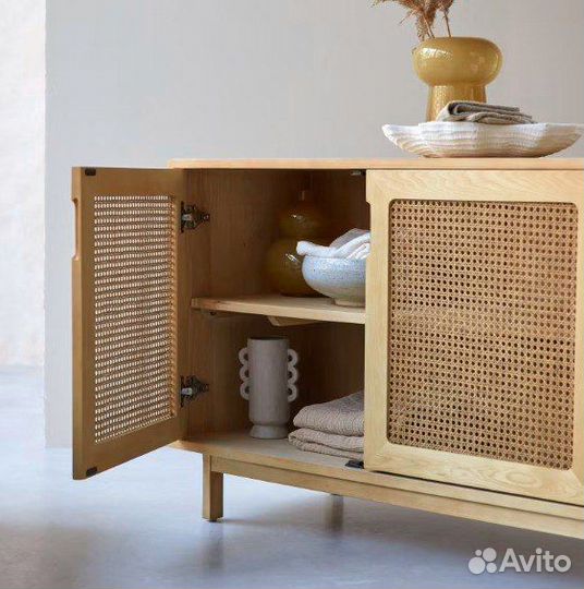 Тумба под телевизор из дуба с ротангом