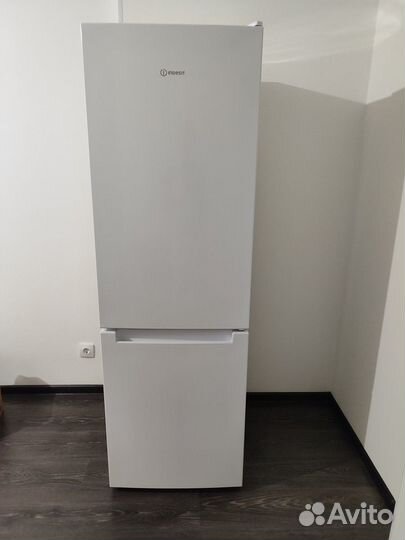 Холодильник Indesit ITS 4180 W белый