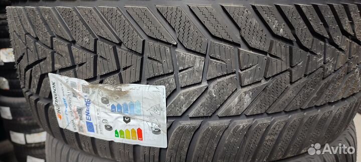 Hankook Winter I'Cept Evo 3 W330 275/40 R21 и 315/35 R21 111W