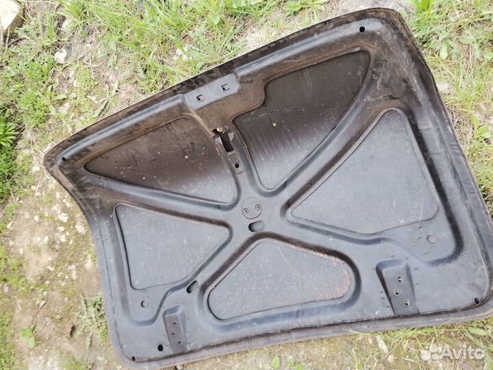 Крышка багажника на газ 21/новая