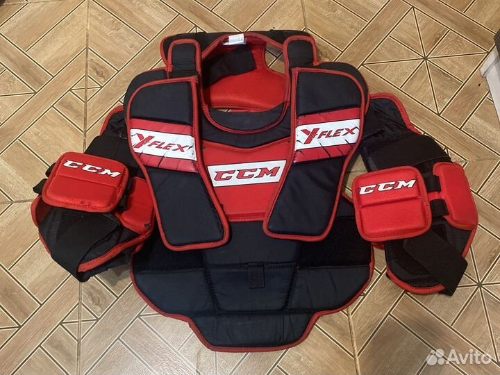 Вратарский нагрудник ccm на 6-8 лет