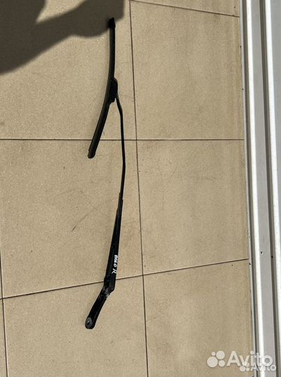 Поводок дворника правый Volkswagen Polo 5