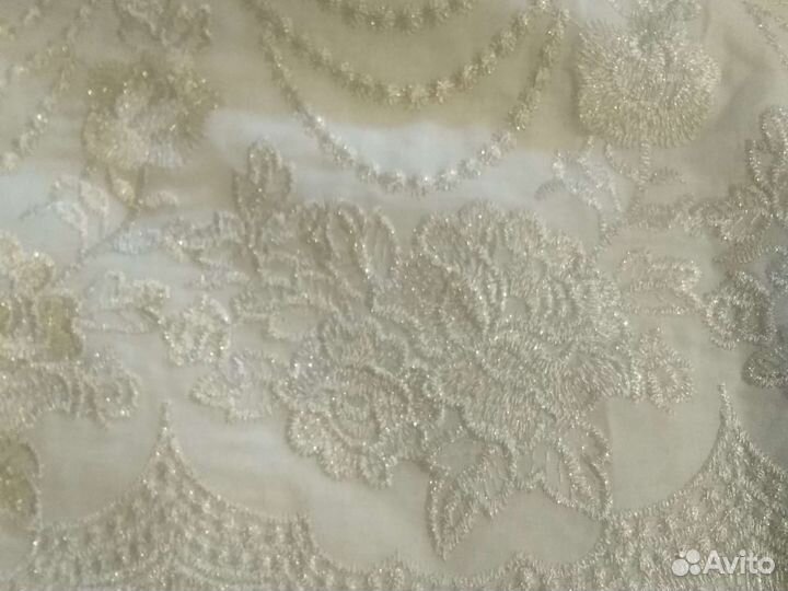 Вышитый кружевной отрез