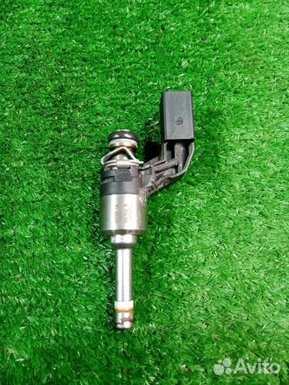 Форсунка топливная Volkswagen Golf 6 caxa (1.4T)