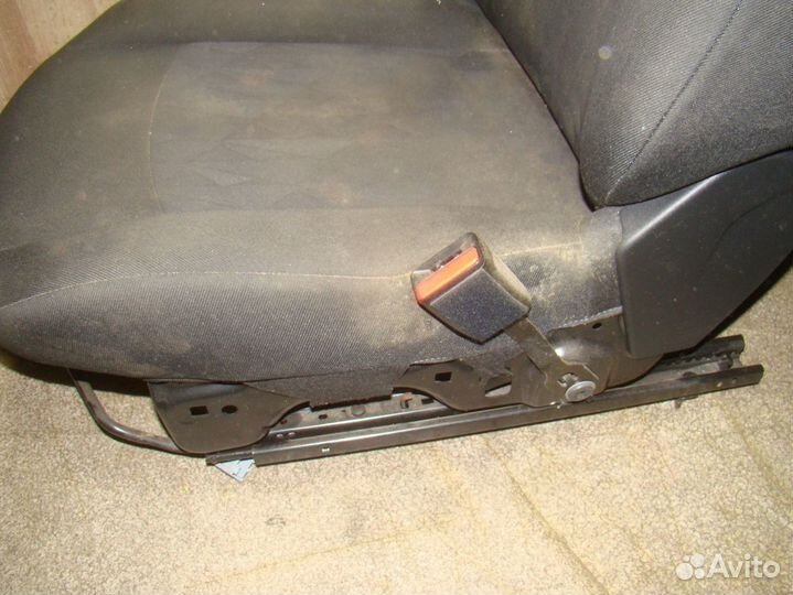 Сиденье переднее правое Citroen C-Elysee