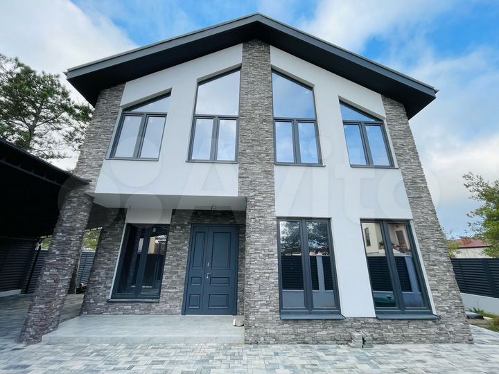 Дом 353 м² на участке 5,5 сот.