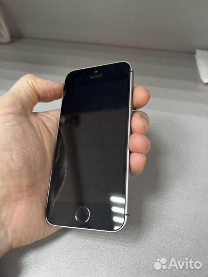 iPhone SE, 32 ГБ