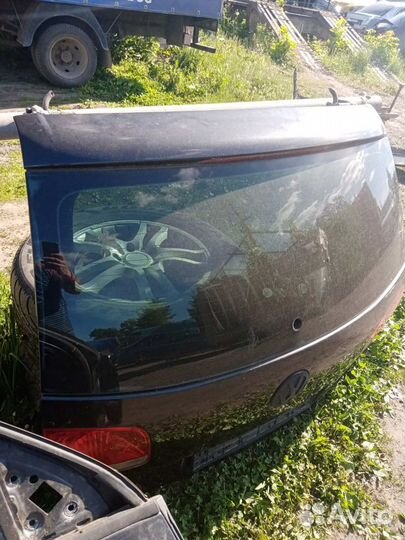 Крышка багажника Volkswagen Touareg 1