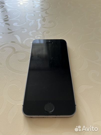 iPhone SE, 32 ГБ