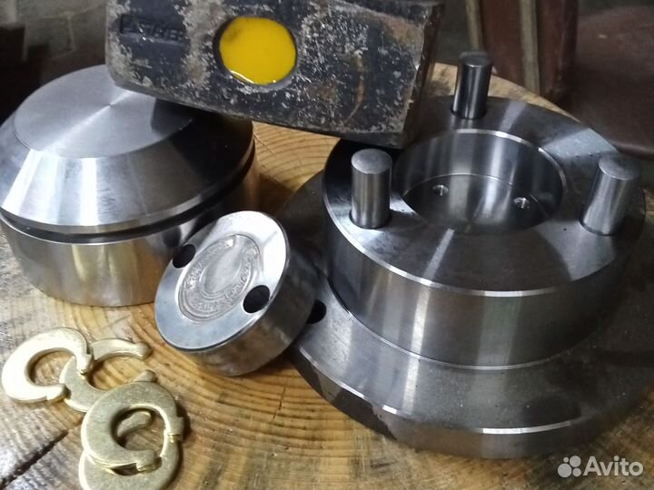 Станок для чеканки сувенирных жетонов и монет