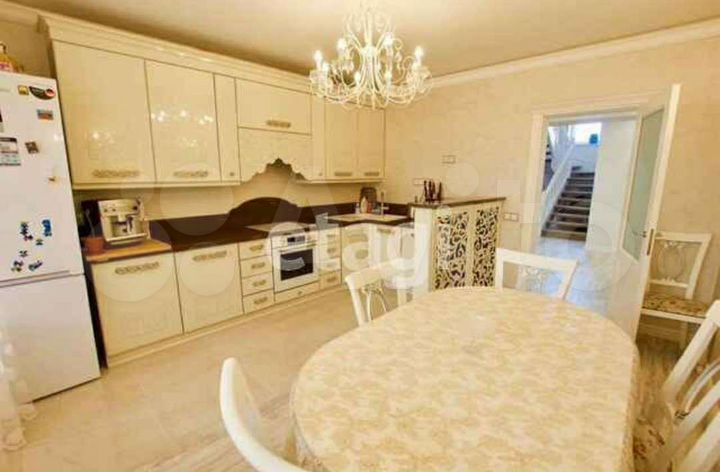 3-к. квартира, 196 м², 5/6 эт.