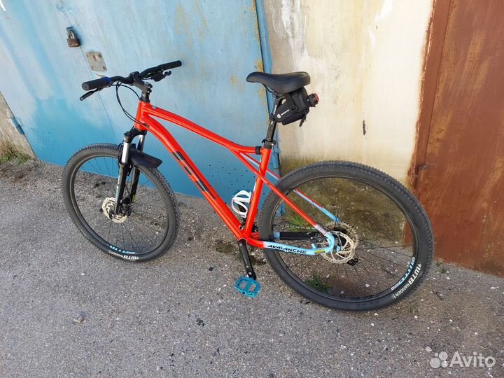 Велосипед горный GT avalanche comp 29