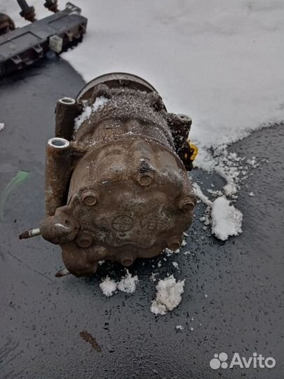 Компрессор кондиционера Peugeot 206 1.4 i KFW