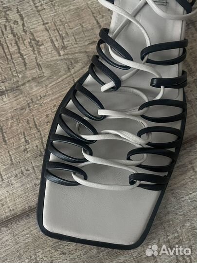 Босоножки cos