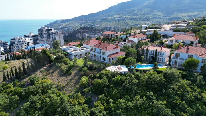 Дом 400 м² на участке 20 сот.