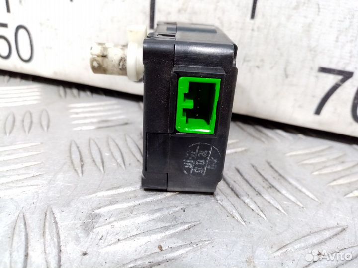 Б/У Моторчик заслонки отопителя#002