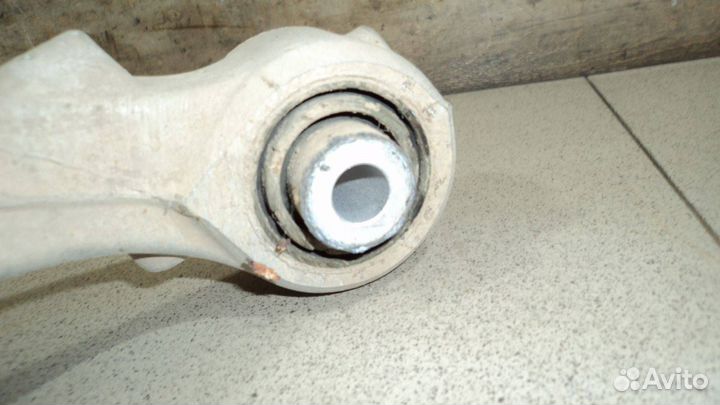 Рычаг нижний З/П Jeep Grand Cherokee (WK2)